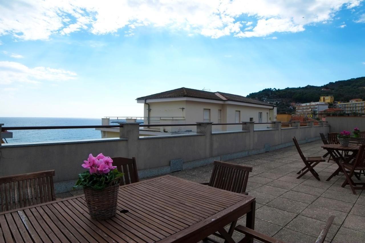 Villa Gioiosa Diano Marina Esterno foto