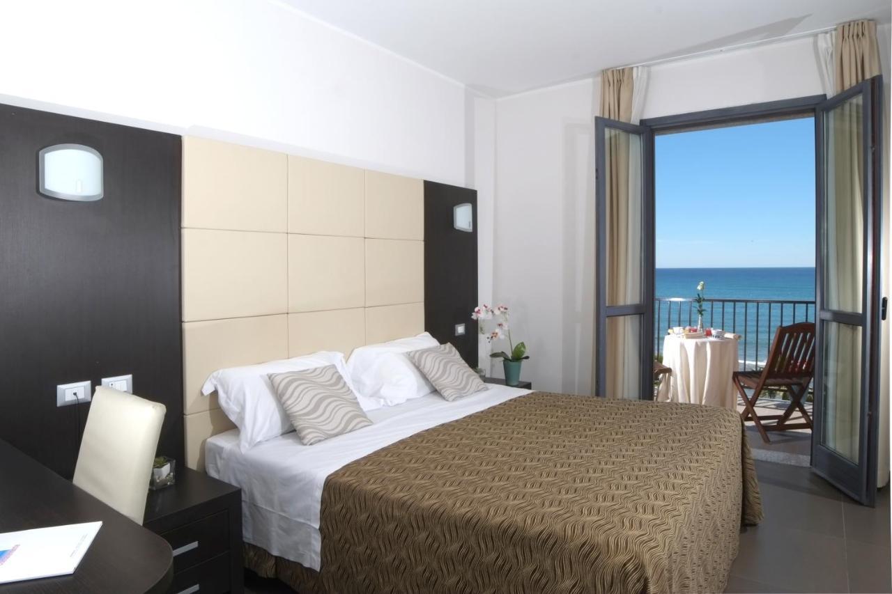 Villa Gioiosa Diano Marina Esterno foto